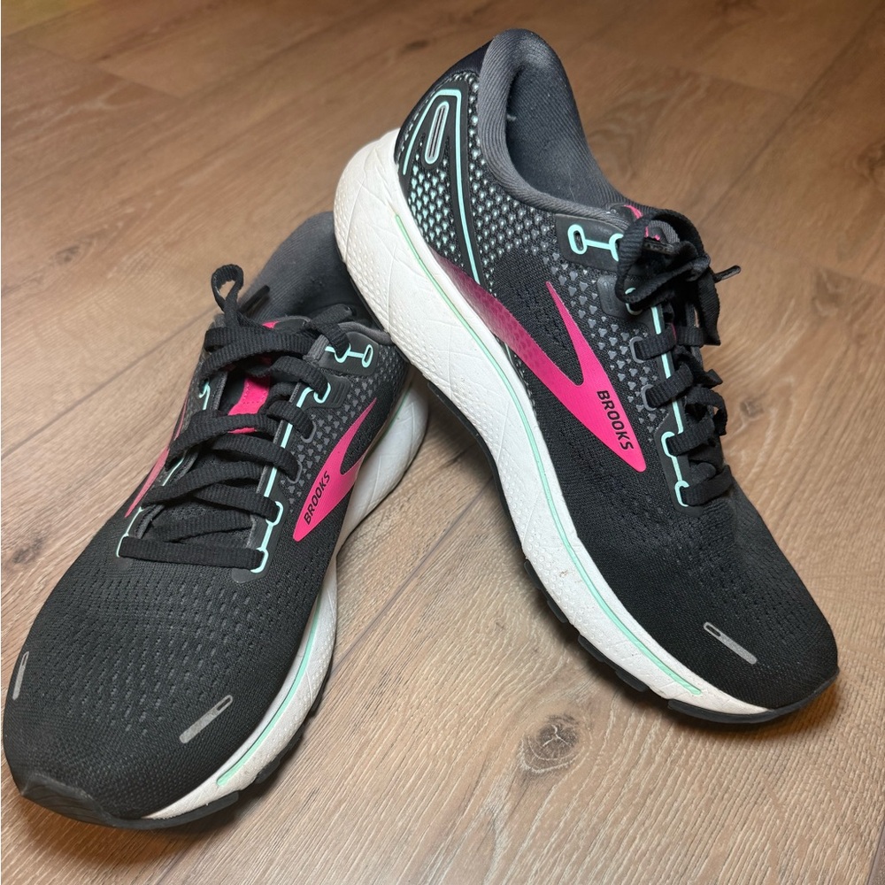 Brooks Ghost 14- Size 9- Women's Black and Pink Athletic Shoes